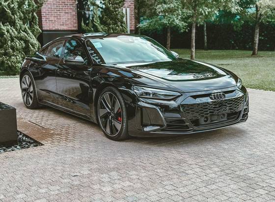 AUDI RS E-TRON GT ELÉTRICO QUATTRO AUDI RS E-TRON GT ELÉTRICO QUATTRO